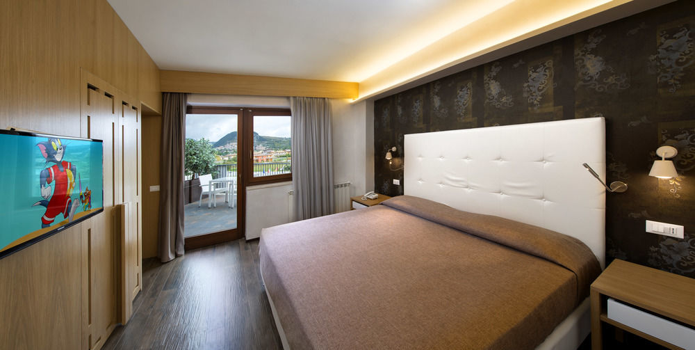 Sport Village & 4*