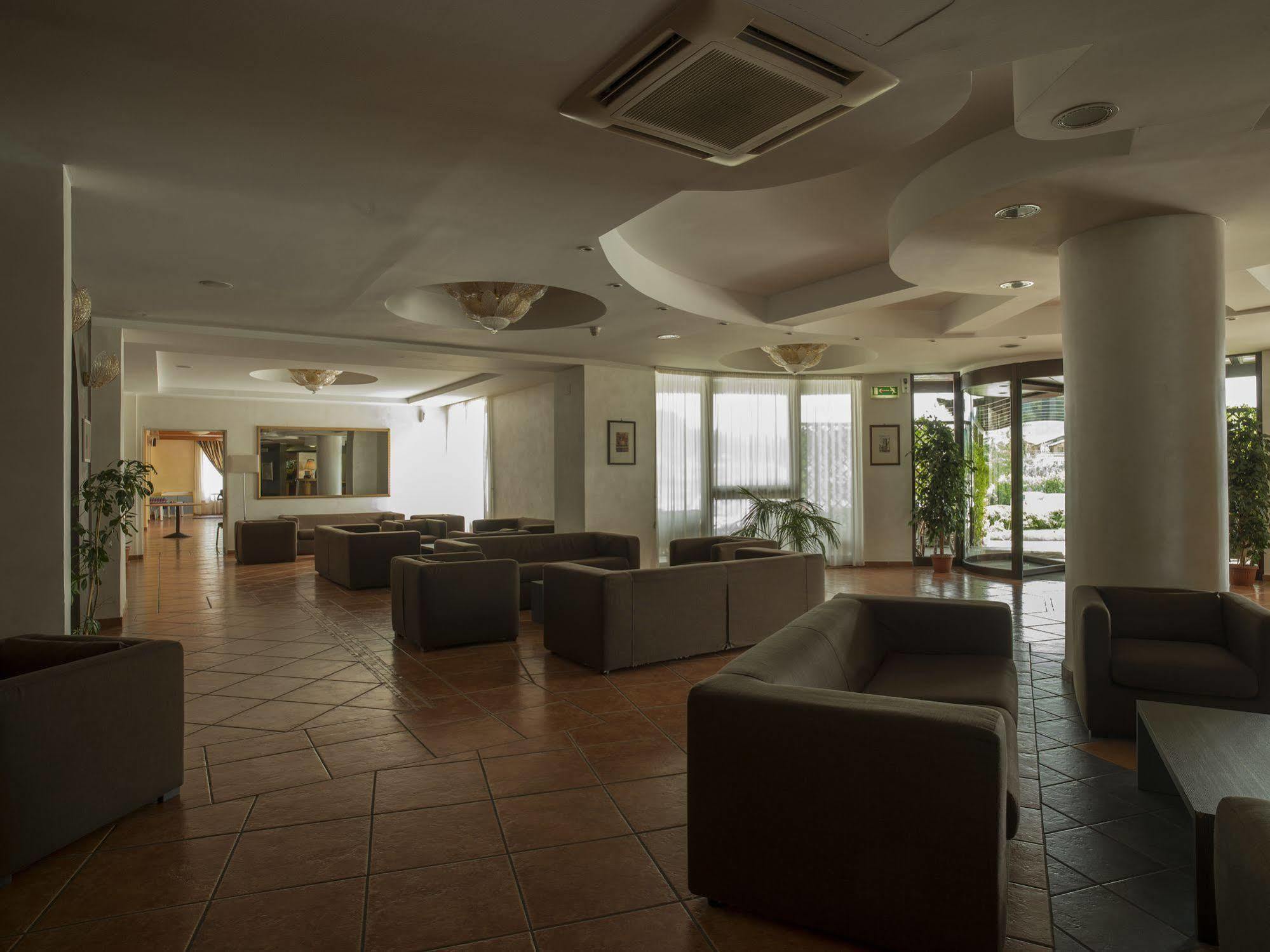 Sport Village & 4*